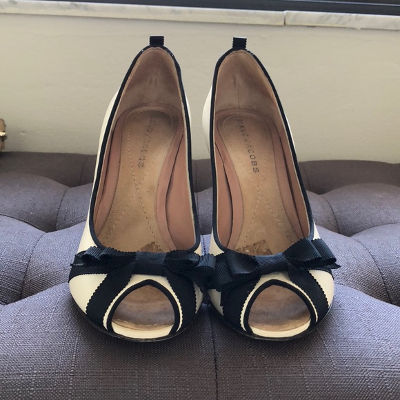 MARC JACOBS PEEP-TOE BOW PUMPS - Size 6 - Picture 2 of 6